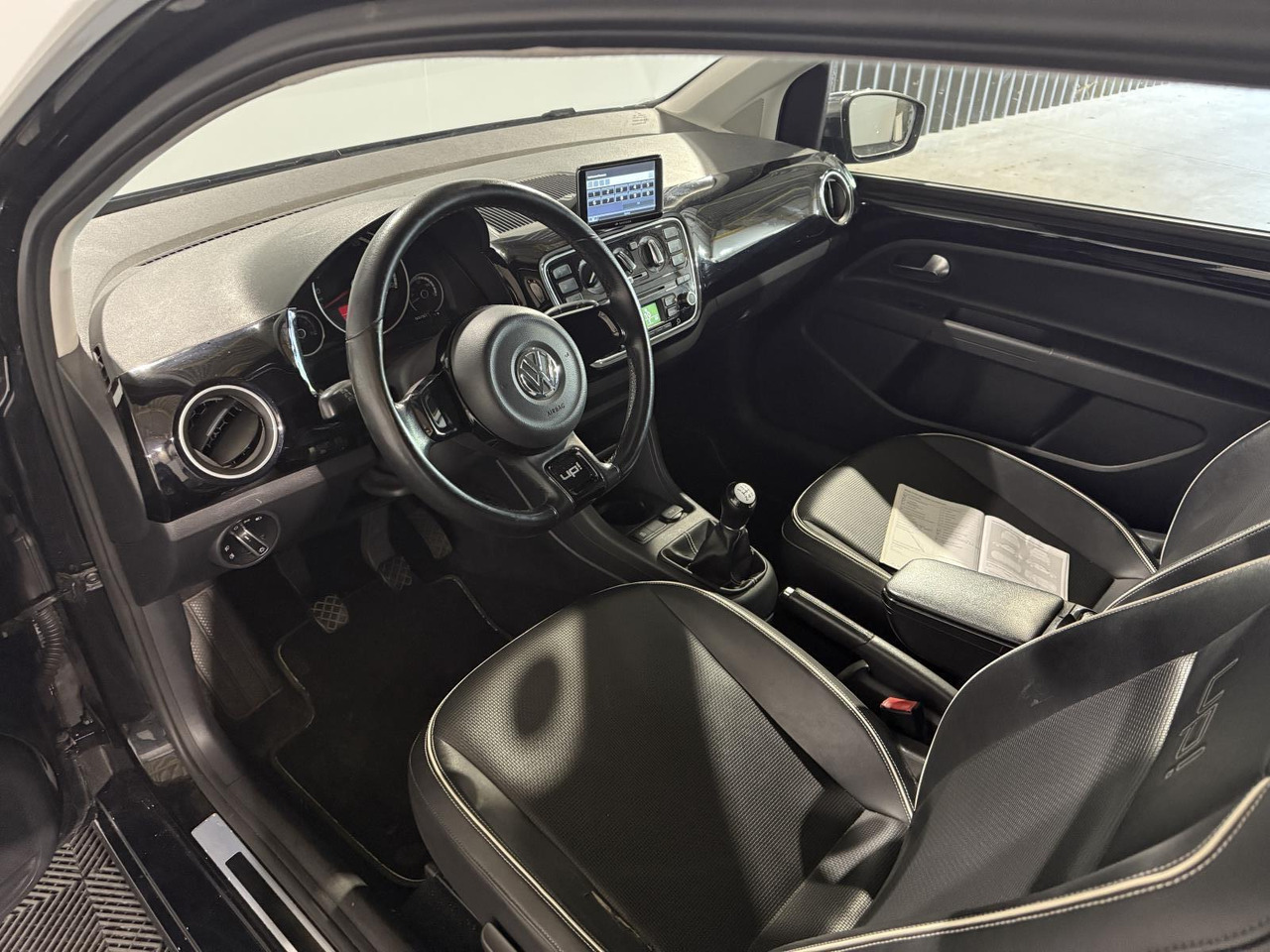 Volkswagen | Up! | 1.0 high up! BlueMotion | 2012 | 209.580 km | 83XSZ1 | Logisch - Хэтчбек: фото 3 Volkswagen | Up! | 1.0 high up! BlueMotion | 2012 | 209.580 km | 83XSZ1 | Logisch - Хэтчбек: фото 3