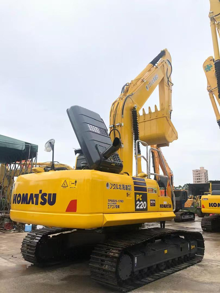 KOMATSU PC220 - Гусеничный экскаватор: фото 1 KOMATSU PC220 - Гусеничный экскаватор: фото 1