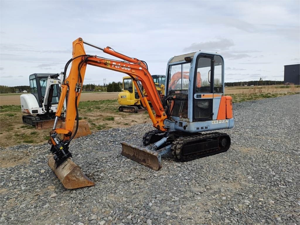 Мини-экскаватор Pel-Job Volvo EB25.4 kallistuvalla liittimellä: фото 1
