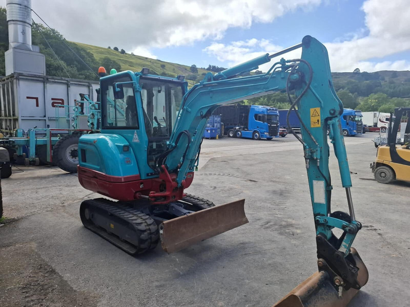 Takeuchi TB230 - Мини-экскаватор: фото 4 Takeuchi TB230 - Мини-экскаватор: фото 4