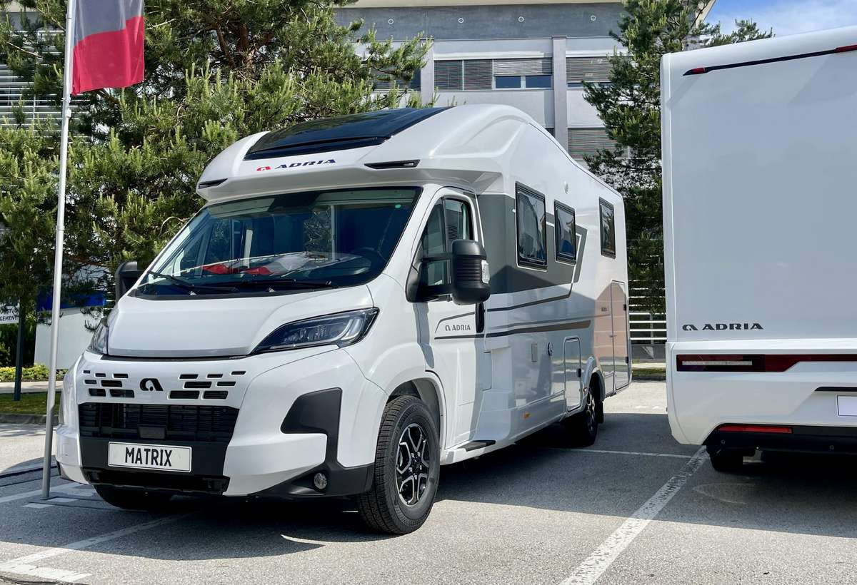 ADRIA Matrix Axess 650 SL - Полуинтегрированный автодом: фото 1 ADRIA Matrix Axess 650 SL - Полуинтегрированный автодом: фото 1
