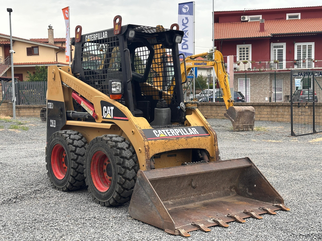 FIAT HITACHI 226BHF - Мини-погрузчик с бортовым поворотом: фото 1 FIAT HITACHI 226BHF - Мини-погрузчик с бортовым поворотом: фото 1