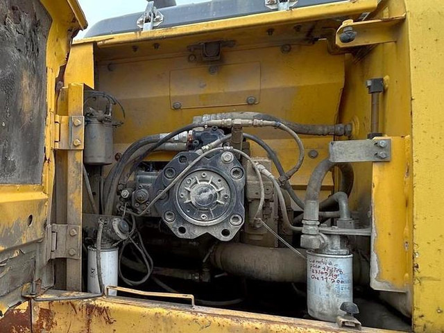 Экскаватор New Holland E215B: фото 8