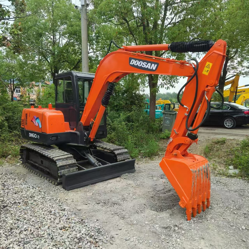 DOOSAN DH60 - Гусеничный экскаватор: фото 1 DOOSAN DH60 - Гусеничный экскаватор: фото 1