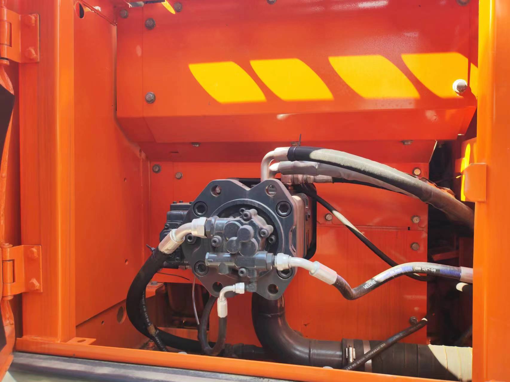 Гусеничный экскаватор DOOSAN DX225: фото 9 Гусеничный экскаватор DOOSAN DX225: фото 9