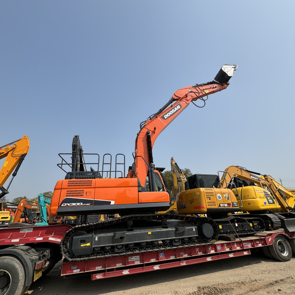 DOOSAN DX300 - Гусеничный экскаватор: фото 2 DOOSAN DX300 - Гусеничный экскаватор: фото 2