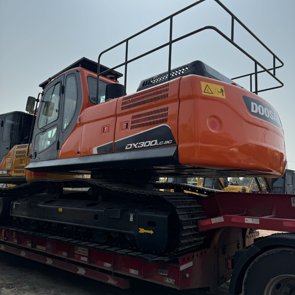 DOOSAN DX300 - Гусеничный экскаватор: фото 3 DOOSAN DX300 - Гусеничный экскаватор: фото 3