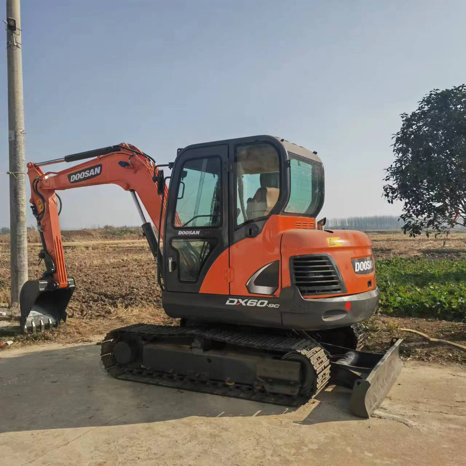 DOOSAN DX60 - Мини-экскаватор: фото 1 DOOSAN DX60 - Мини-экскаватор: фото 1