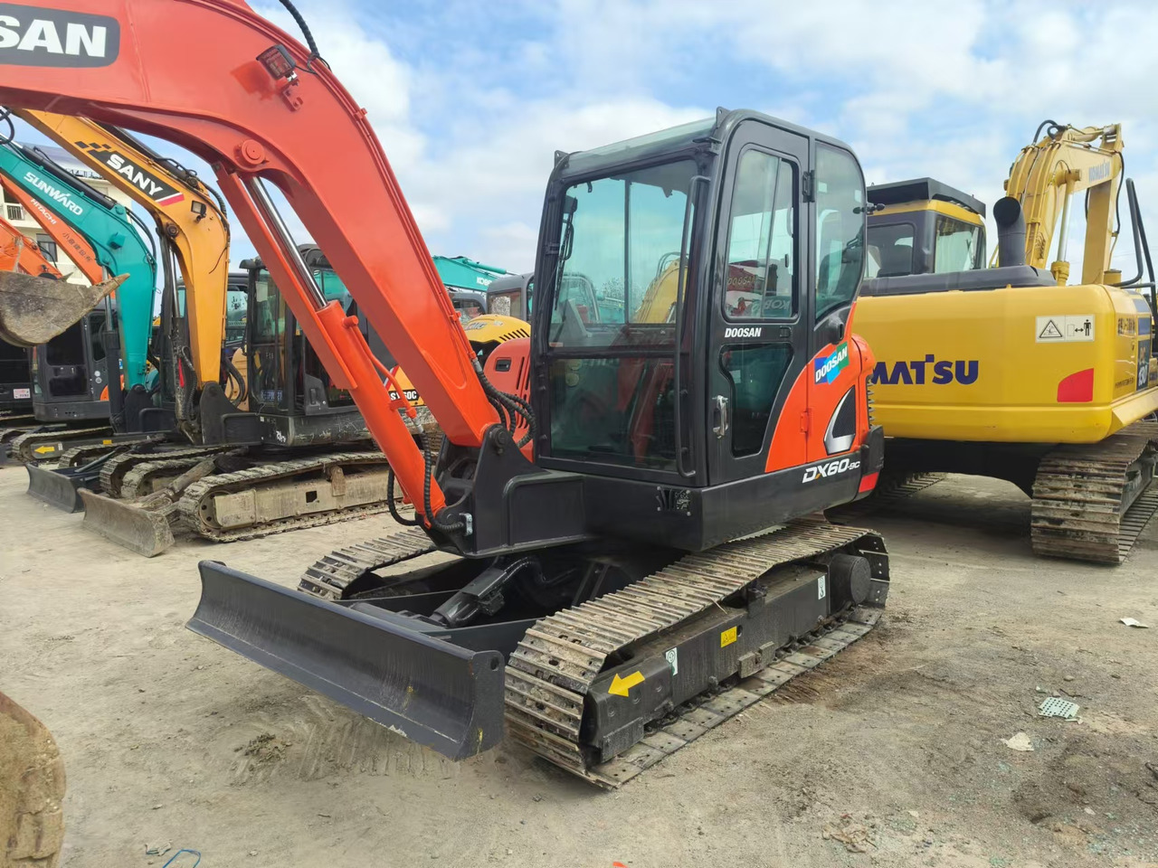 DOOSAN DX60 - Экскаватор: фото 2 DOOSAN DX60 - Экскаватор: фото 2