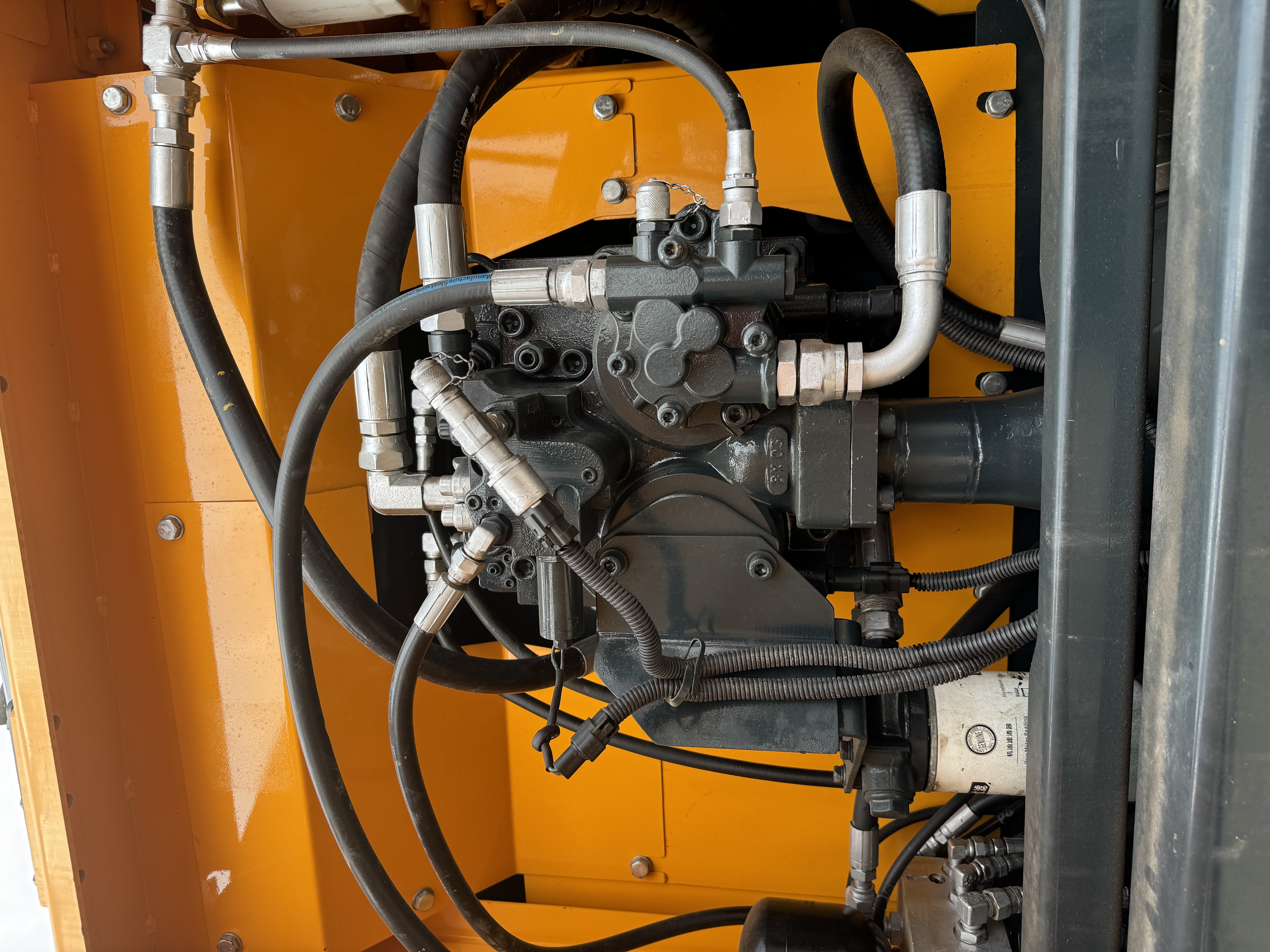 Hyundai 210W-9 - Колёсный экскаватор: фото 3 Hyundai 210W-9 - Колёсный экскаватор: фото 3