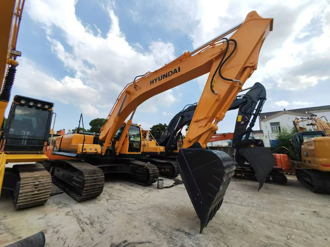 Hyundai HX330 - Гусеничный экскаватор: фото 1 Hyundai HX330 - Гусеничный экскаватор: фото 1