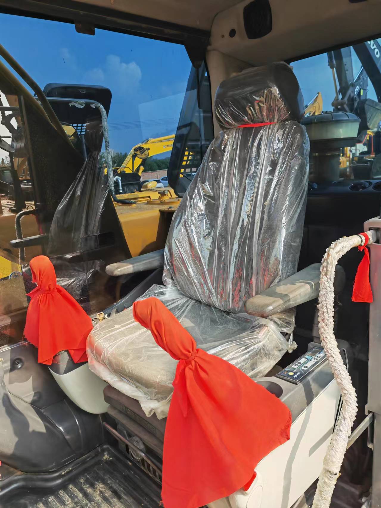Гусеничный экскаватор KOMATSU PC200: фото 11 Гусеничный экскаватор KOMATSU PC200: фото 11