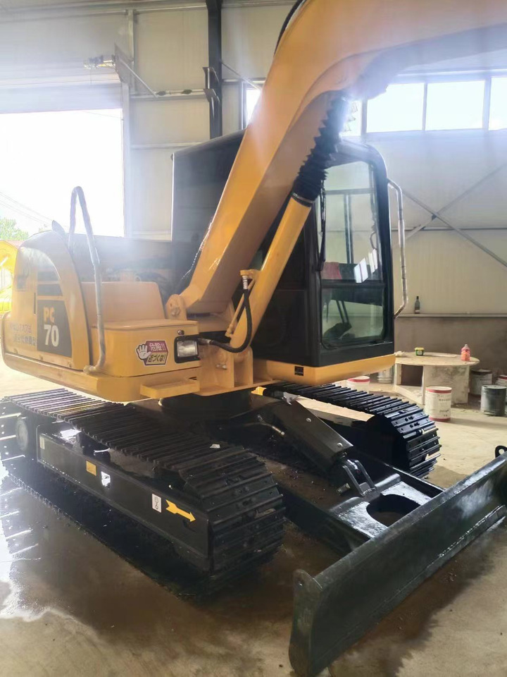 KOMATSU PC70 - Гусеничный экскаватор: фото 2 KOMATSU PC70 - Гусеничный экскаватор: фото 2