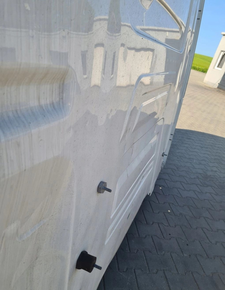 GOŁA SZKIELET POSZYCIE BLACHA RENAULT GAMA T HIGH WYSOKA KABINA - USZKODZONA - Кабина: фото 4 GOŁA SZKIELET POSZYCIE BLACHA RENAULT GAMA T HIGH WYSOKA KABINA - USZKODZONA - Кабина: фото 4