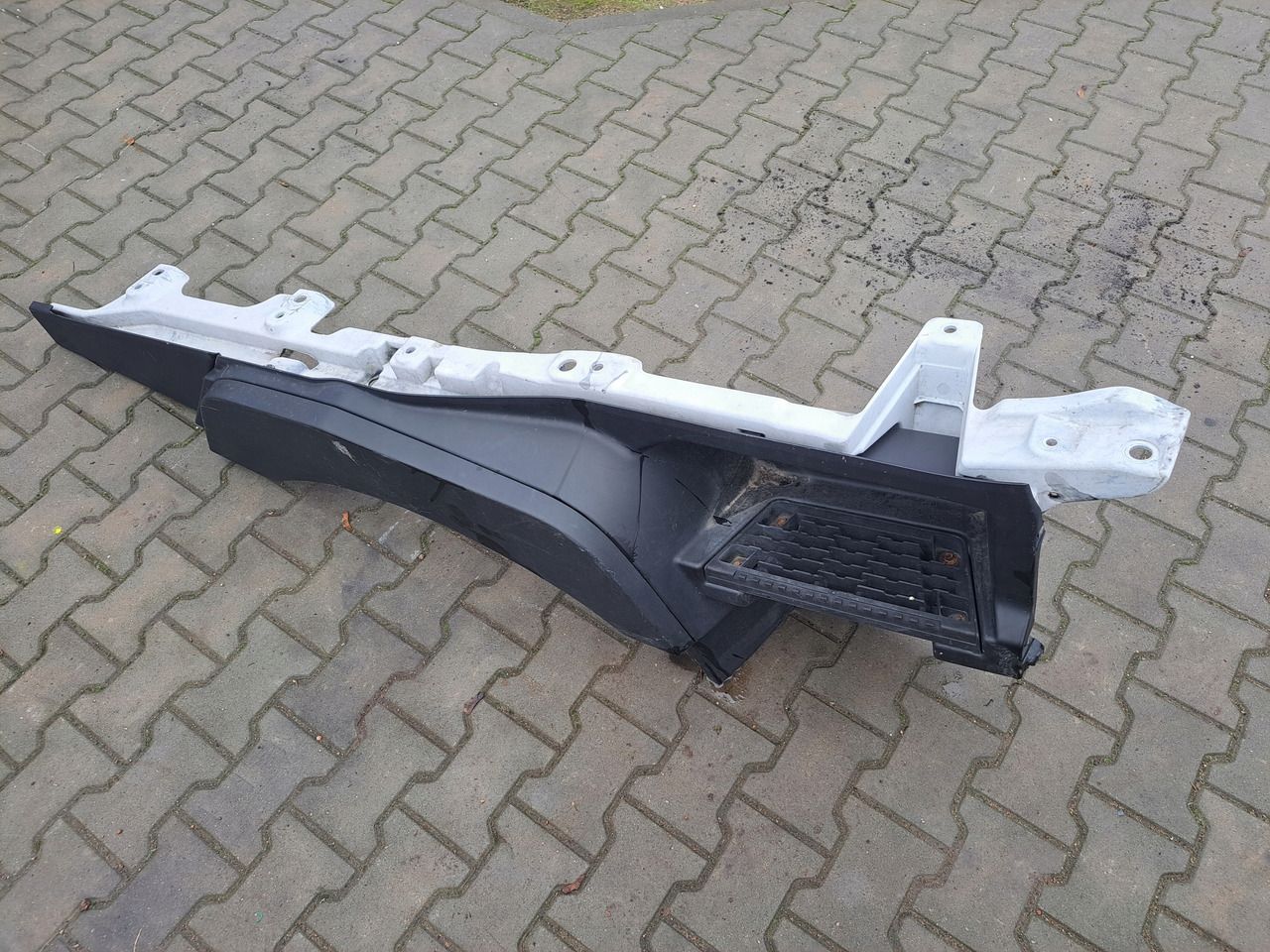 RENAULT STOPNICA GÓRNA STOPIEŃ PRAWY RENAULT GAMA T RANGE - Боковая подножка для Грузовиков: фото 4 RENAULT STOPNICA GÓRNA STOPIEŃ PRAWY RENAULT GAMA T RANGE - Боковая подножка для Грузовиков: фото 4