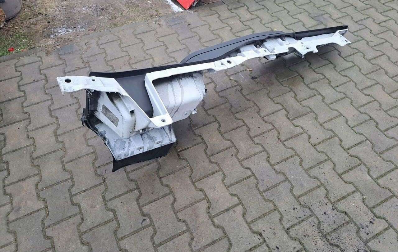 Renault STOPNICA GÓRNA STOPIEŃ PRAWY RENAULT GAMA T RANGE - Боковая подножка для Грузовиков: фото 4 Renault STOPNICA GÓRNA STOPIEŃ PRAWY RENAULT GAMA T RANGE - Боковая подножка для Грузовиков: фото 4