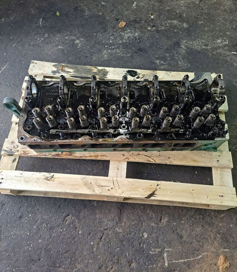 VOLVO GŁOWICA SILNIKA Z ZAWORAMI VOLVO FM 9 D9 D11C - Головка блока для Грузовиков: фото 3 VOLVO GŁOWICA SILNIKA Z ZAWORAMI VOLVO FM 9 D9 D11C - Головка блока для Грузовиков: фото 3