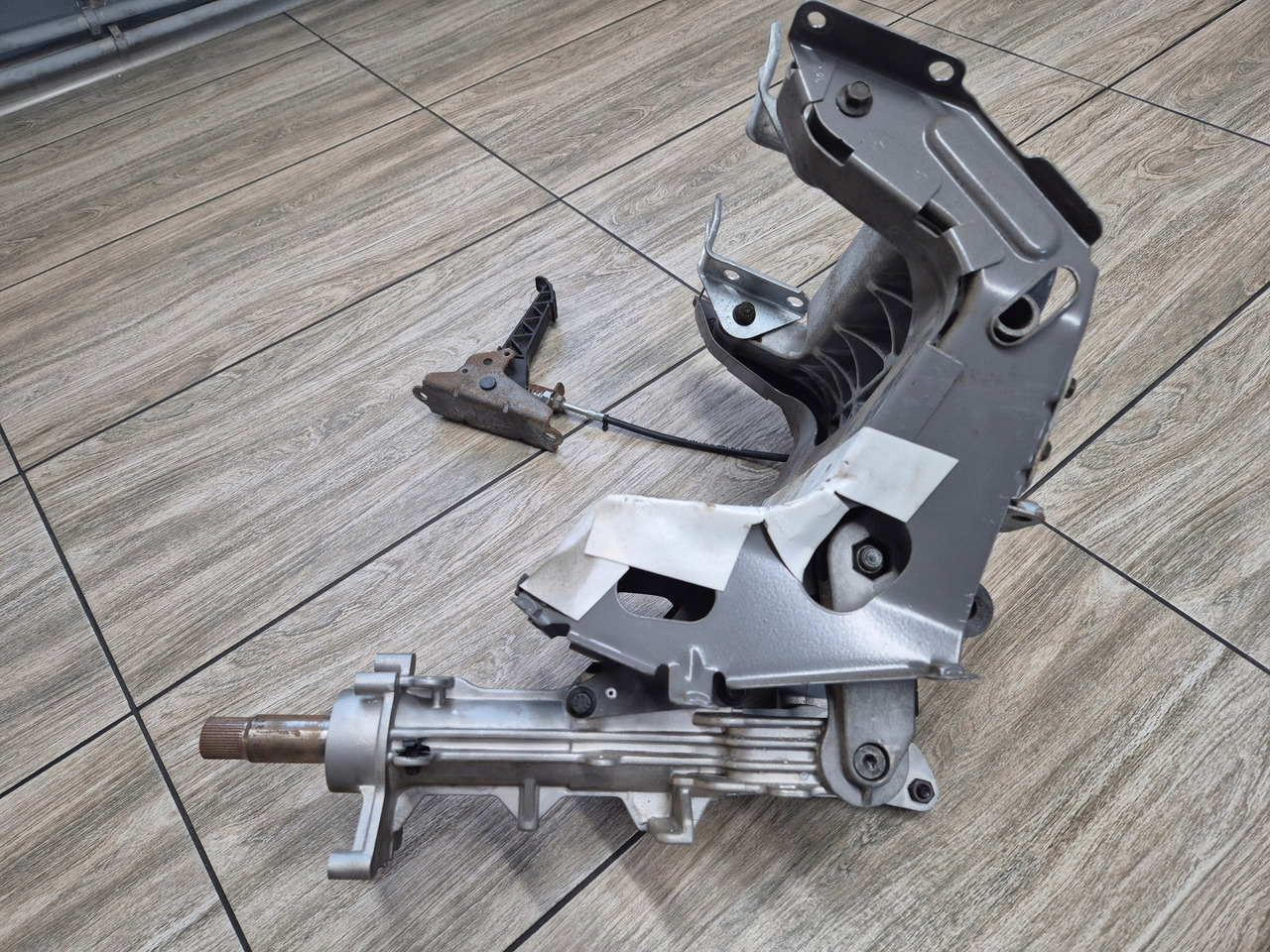 VOLVO MECHANIZM REGULACJI KIEROWNICY KOLUMNA VOLVO FH 4 FH 5 - Кабина и интерьер для Грузовиков: фото 3 VOLVO MECHANIZM REGULACJI KIEROWNICY KOLUMNA VOLVO FH 4 FH 5 - Кабина и интерьер для Грузовиков: фото 3