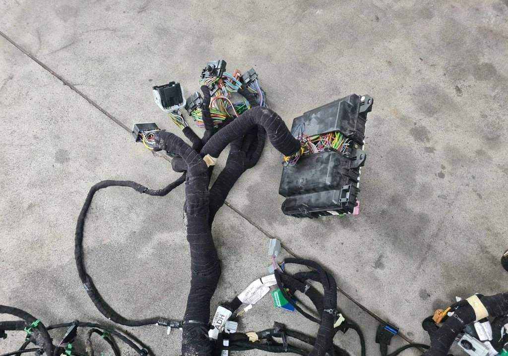 WIĄZKA INSTALACJA KABINY KONSOLI DESKI ROZDZIELCZEJ FORD F-MAX 500 TRUCKS - Кабели/ Провода: фото 4 WIĄZKA INSTALACJA KABINY KONSOLI DESKI ROZDZIELCZEJ FORD F-MAX 500 TRUCKS - Кабели/ Провода: фото 4