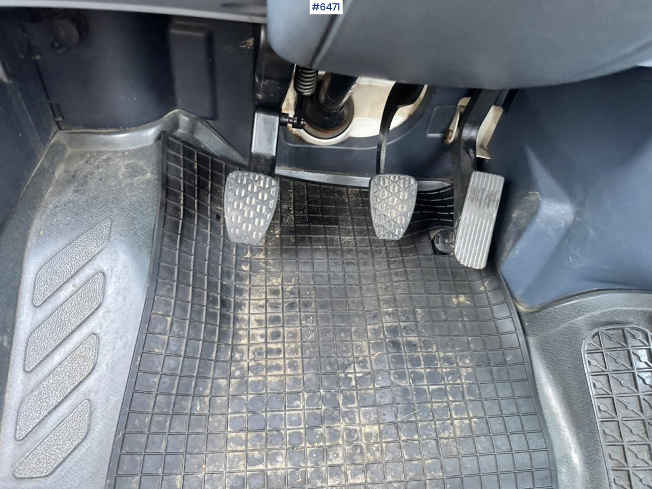 Малотоннажный бортовой грузовик 1996 Mercedes 412D Flatbed truck w/ Rear-mounted crane.: фото 19 Малотоннажный бортовой грузовик 1996 Mercedes 412D Flatbed truck w/ Rear-mounted crane.: фото 19