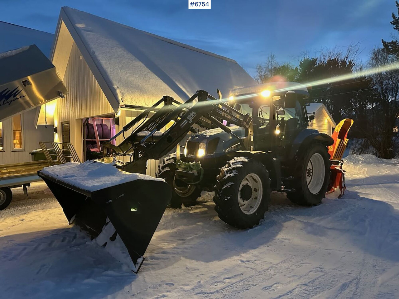 2004 New Holland TS115A 4x4 w/ Front loader, bucket, grading bucket and snow blower. - Трактор: фото 2 2004 New Holland TS115A 4x4 w/ Front loader, bucket, grading bucket and snow blower. - Трактор: фото 2