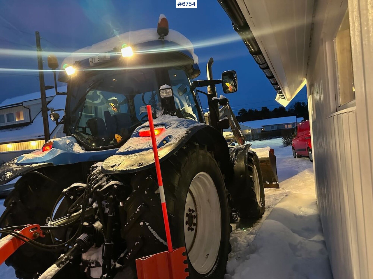 2004 New Holland TS115A 4x4 w/ Front loader, bucket, grading bucket and snow blower. - Трактор: фото 5 2004 New Holland TS115A 4x4 w/ Front loader, bucket, grading bucket and snow blower. - Трактор: фото 5