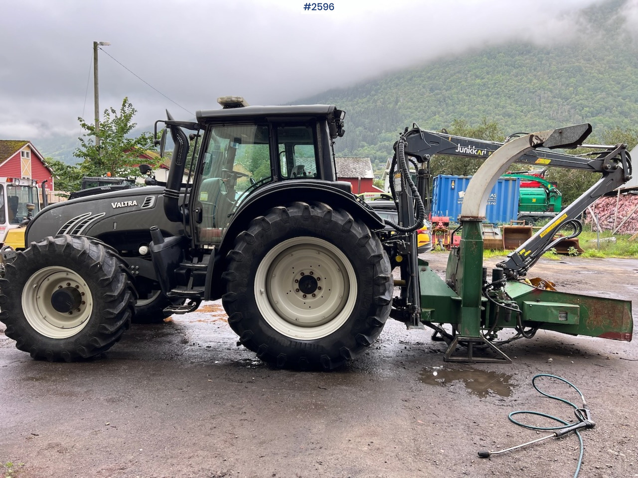 2010 Valtra T182 Versu Tractor w/ 2015 NHS 300E Chipper and 2015 Junkkari P4169 Crane - Трактор: фото 2 2010 Valtra T182 Versu Tractor w/ 2015 NHS 300E Chipper and 2015 Junkkari P4169 Crane - Трактор: фото 2
