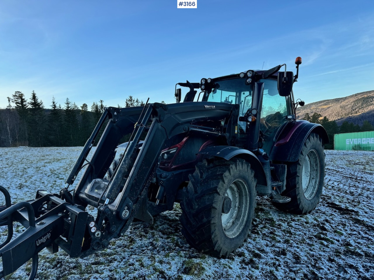 2019 Valtra N174 4x4 With front loader, snowplow blade, and 2 sets of tires. 2770 hours! - Трактор: фото 1 2019 Valtra N174 4x4 With front loader, snowplow blade, and 2 sets of tires. 2770 hours! - Трактор: фото 1
