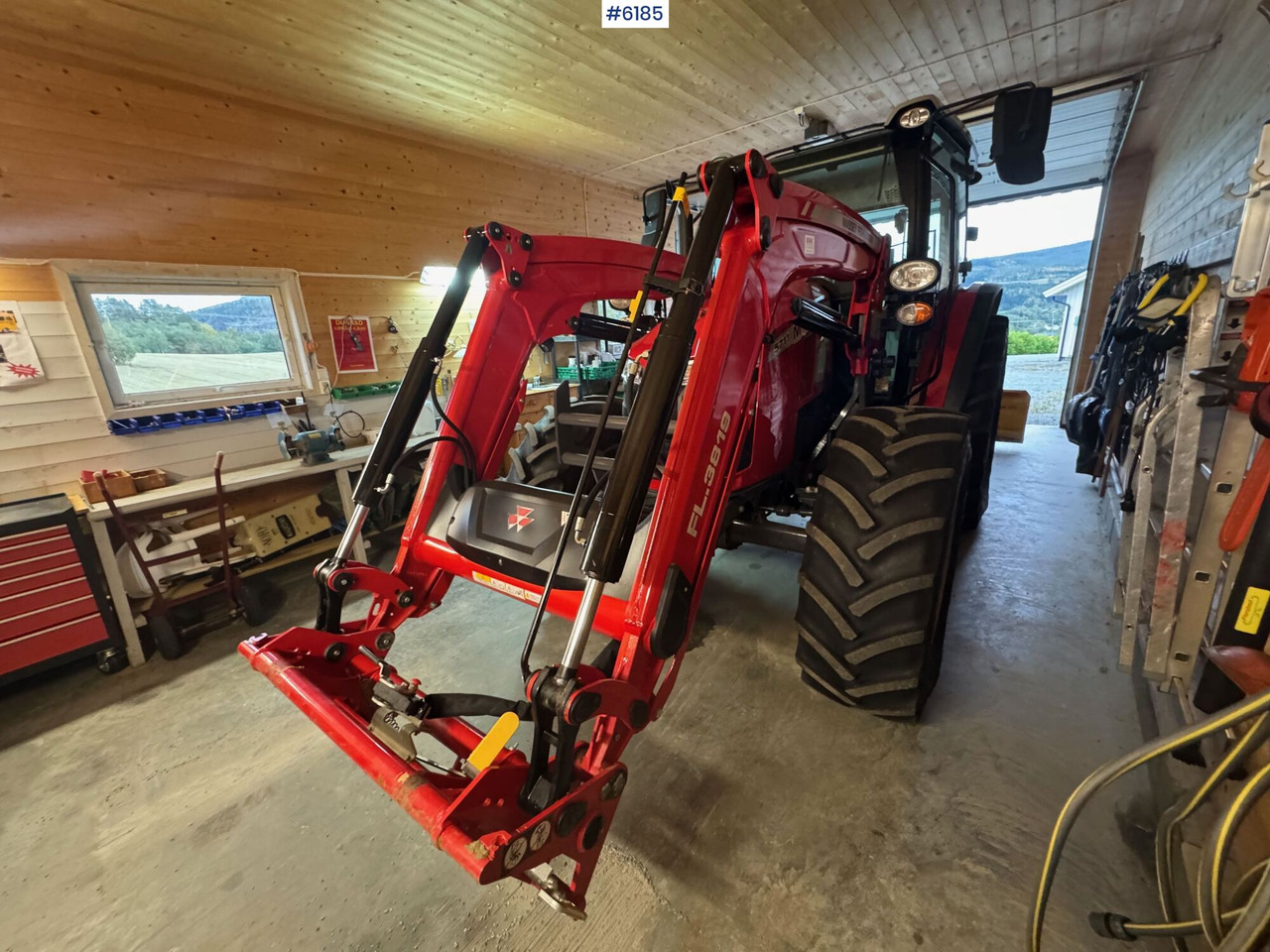 2023 Massey Ferguson 5711M Dyna w/ loader with 3rd function. Only 115 hours! - Трактор: фото 4 2023 Massey Ferguson 5711M Dyna w/ loader with 3rd function. Only 115 hours! - Трактор: фото 4