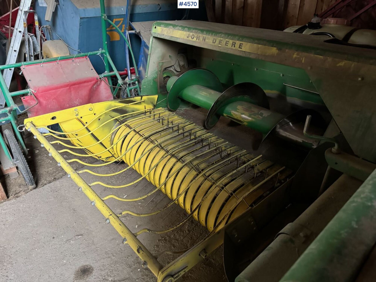 John Deere 332A Square baler - Техника для сенозаготовки: фото 3 John Deere 332A Square baler - Техника для сенозаготовки: фото 3