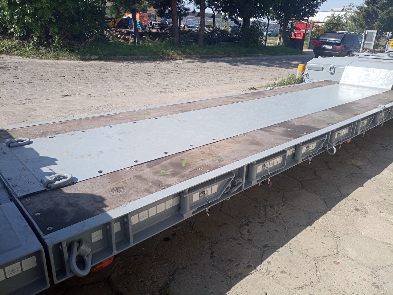 BERTOJA Tiefbett marki Bertoja 2-osie skrętne po kapitalnym remoncie - Низкорамный полуприцеп: фото 2 BERTOJA Tiefbett marki Bertoja 2-osie skrętne po kapitalnym remoncie - Низкорамный полуприцеп: фото 2