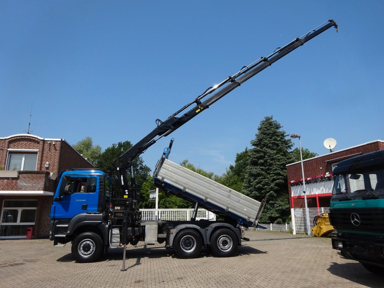 MAN 28.400 TGS 3Skipper+HIAB 166 E-4 HIPRPO 6x4-4 - Самосвал, Автоманипулятор: фото 2 MAN 28.400 TGS 3Skipper+HIAB 166 E-4 HIPRPO 6x4-4 - Самосвал, Автоманипулятор: фото 2