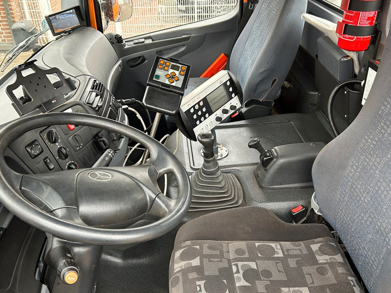 Крюковой мультилифт Mercedes-Benz 1824 Axor Abroller mit Schneeschild und Streuer: фото 24 Крюковой мультилифт Mercedes-Benz 1824 Axor Abroller mit Schneeschild und Streuer: фото 24