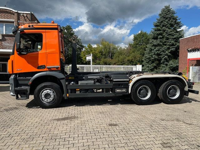 Mercedes-Benz 2651 Arocs MEILLER RK2060 Abroller 6x4 - Крюковой мультилифт: фото 2 Mercedes-Benz 2651 Arocs MEILLER RK2060 Abroller 6x4 - Крюковой мультилифт: фото 2