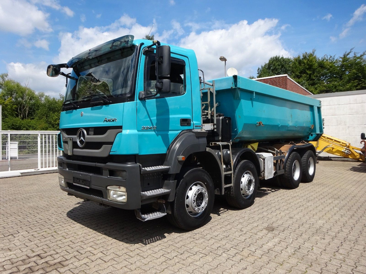 Mercedes-Benz 3240 Axor Muldenkipper 8x4 - Самосвал: фото 2 Mercedes-Benz 3240 Axor Muldenkipper 8x4 - Самосвал: фото 2