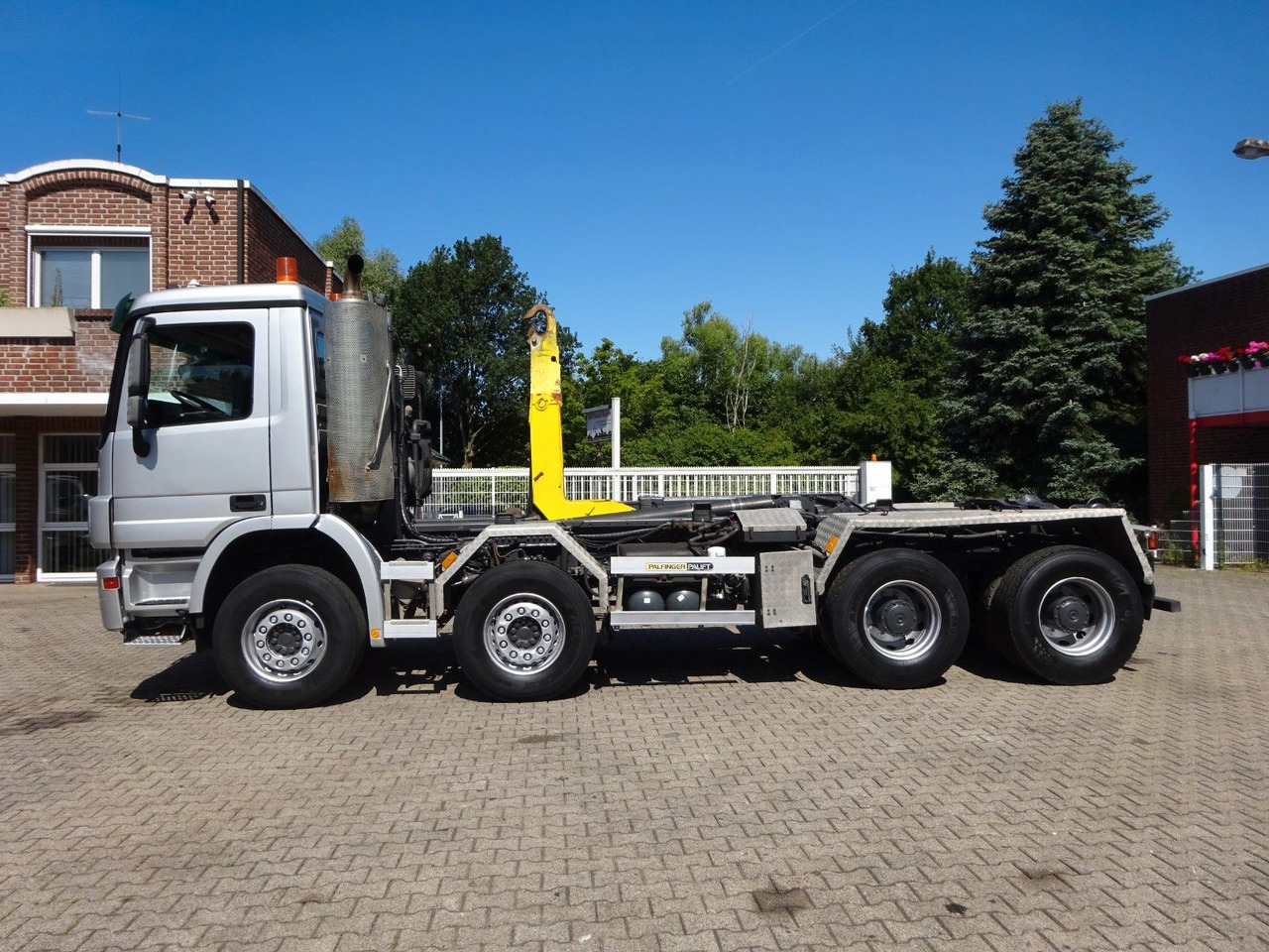 Mercedes-Benz 3244 Actros PALFINGER Abroller 8x4 - Крюковой мультилифт: фото 3 Mercedes-Benz 3244 Actros PALFINGER Abroller 8x4 - Крюковой мультилифт: фото 3
