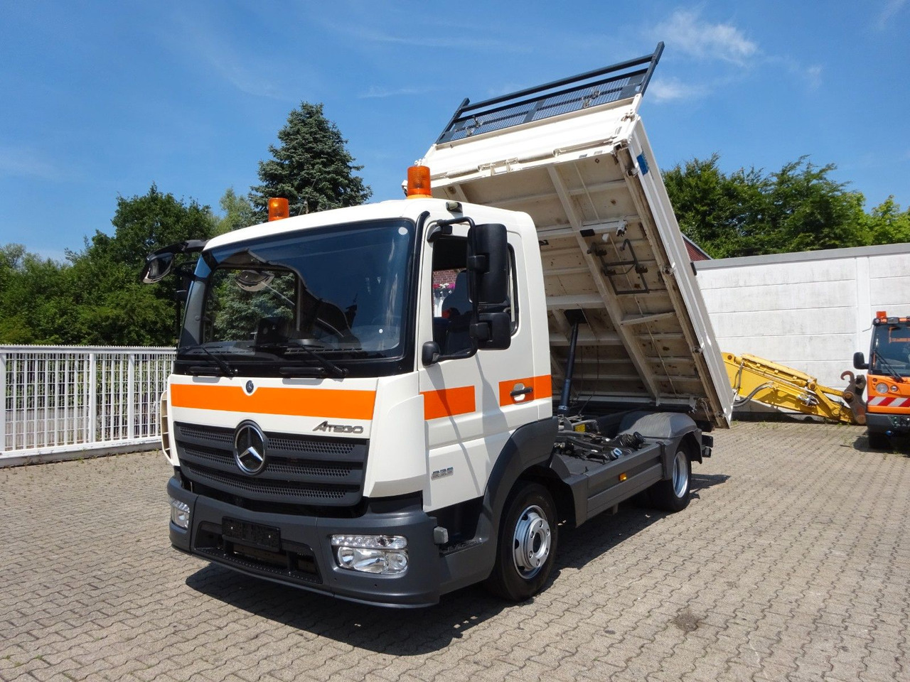Mercedes-Benz 823 Atego MEILLER 3Skipper 4x2 - Самосвал: фото 1 Mercedes-Benz 823 Atego MEILLER 3Skipper 4x2 - Самосвал: фото 1