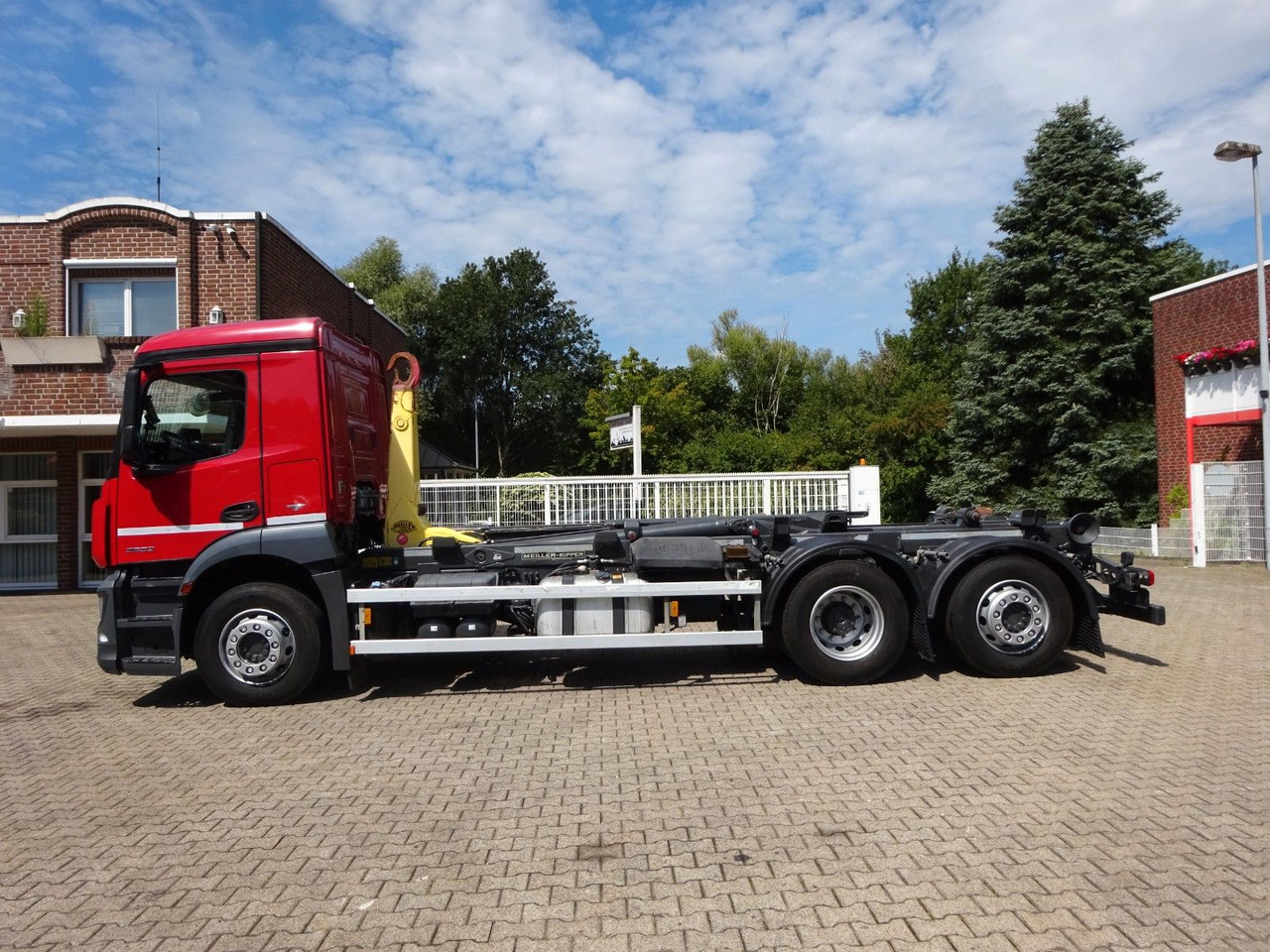 Mercedes-Benz Antos 2532 MEILLER Abroller Lift+Lenkachse 6x2 - Крюковой мультилифт: фото 4 Mercedes-Benz Antos 2532 MEILLER Abroller Lift+Lenkachse 6x2 - Крюковой мультилифт: фото 4