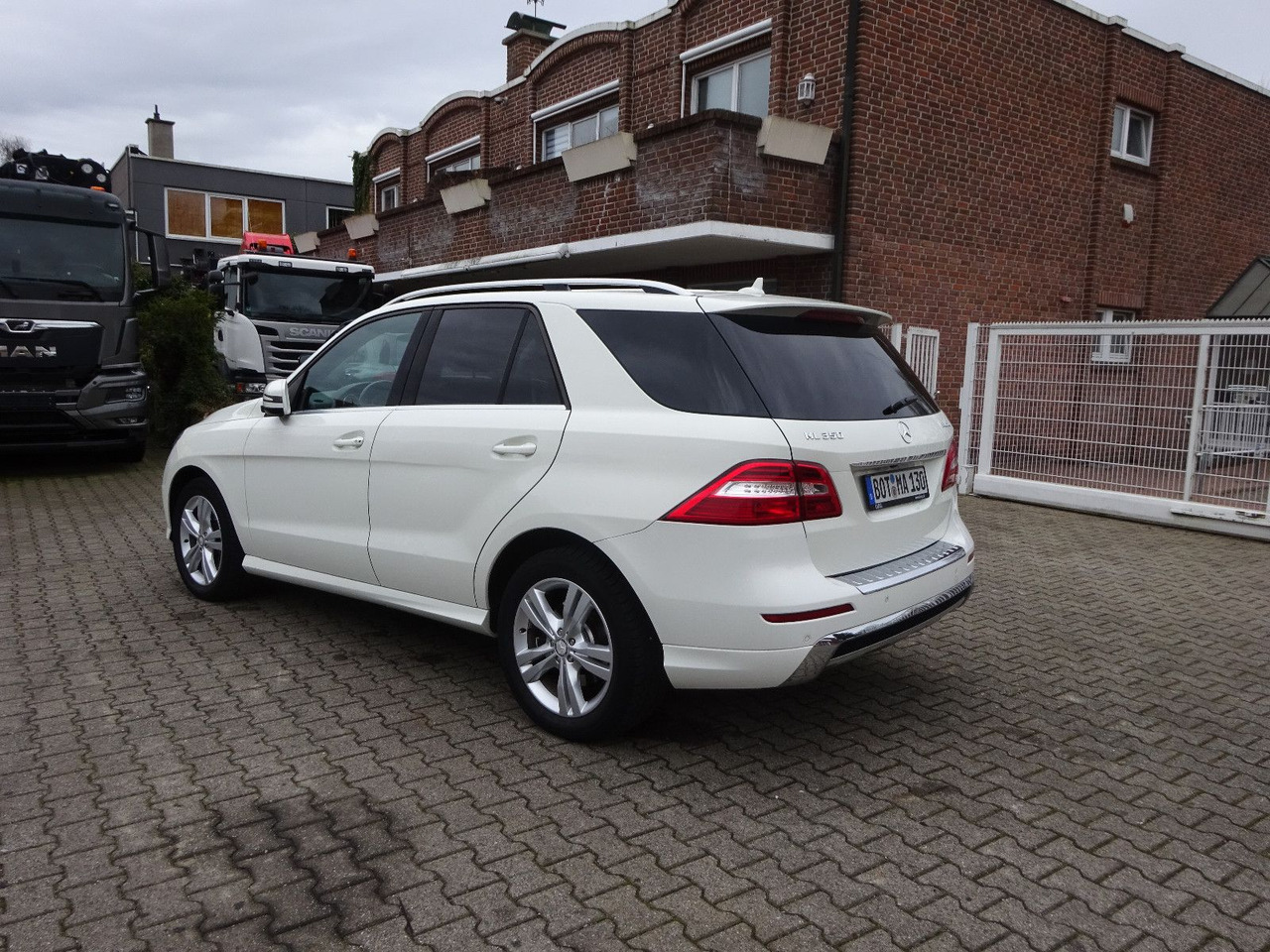 Mercedes-Benz ML 350 CDI BlueTec Mercedes-Benz ML 350 CDI BlueTec. AMG Paket - Внедорожник: фото 4 Mercedes-Benz ML 350 CDI BlueTec Mercedes-Benz ML 350 CDI BlueTec. AMG Paket - Внедорожник: фото 4