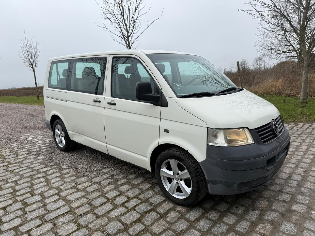 Volkswagen T5 Transporter 1.9 TDI *9 Sitze * 3900 € - Пассажирский фургон: фото 1 Volkswagen T5 Transporter 1.9 TDI *9 Sitze * 3900 € - Пассажирский фургон: фото 1