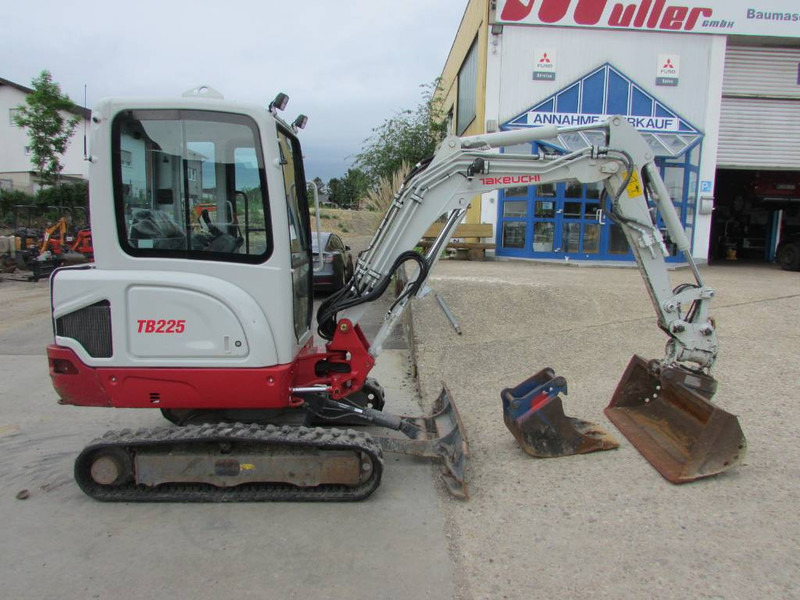 Takeuchi TB225 V3 Minibagger 32.000 EUR net - Мини-экскаватор: фото 1 Takeuchi TB225 V3 Minibagger 32.000 EUR net - Мини-экскаватор: фото 1