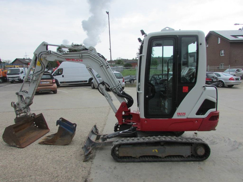 Takeuchi TB225 V3 Minibagger 32.000 EUR net - Мини-экскаватор: фото 4 Takeuchi TB225 V3 Minibagger 32.000 EUR net - Мини-экскаватор: фото 4