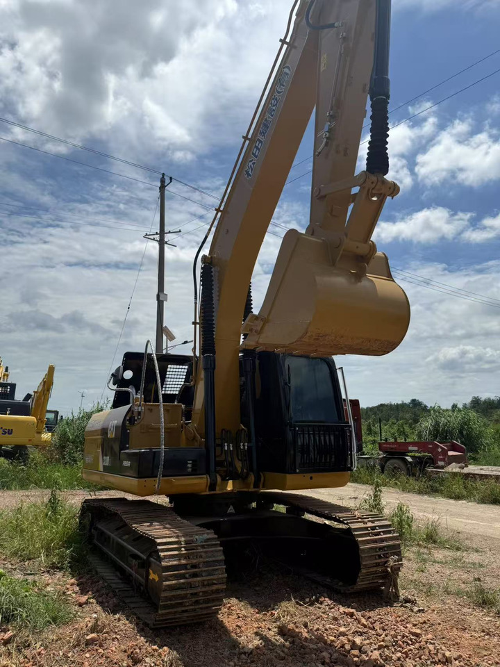CAT 320D2 - Гусеничный экскаватор: фото 3 CAT 320D2 - Гусеничный экскаватор: фото 3