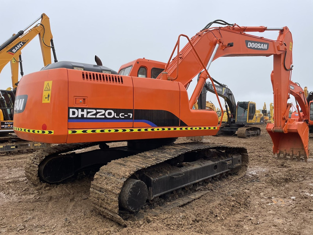 DOOSAN DH220 - Гусеничный экскаватор: фото 2 DOOSAN DH220 - Гусеничный экскаватор: фото 2