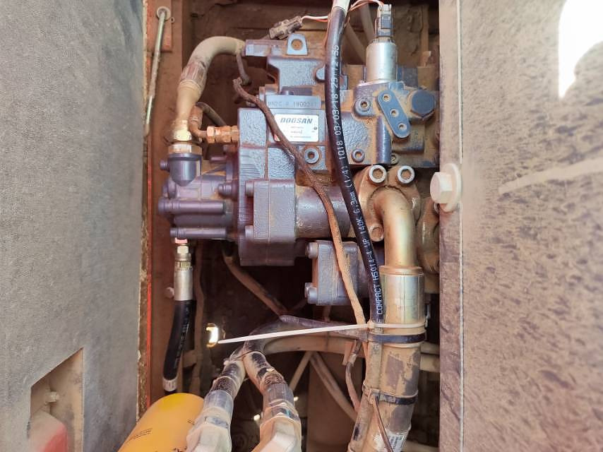 DOOSAN DH220 - Гусеничный экскаватор: фото 4 DOOSAN DH220 - Гусеничный экскаватор: фото 4