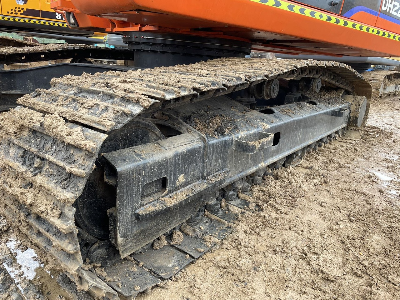 DOOSAN DH220 - Гусеничный экскаватор: фото 3 DOOSAN DH220 - Гусеничный экскаватор: фото 3