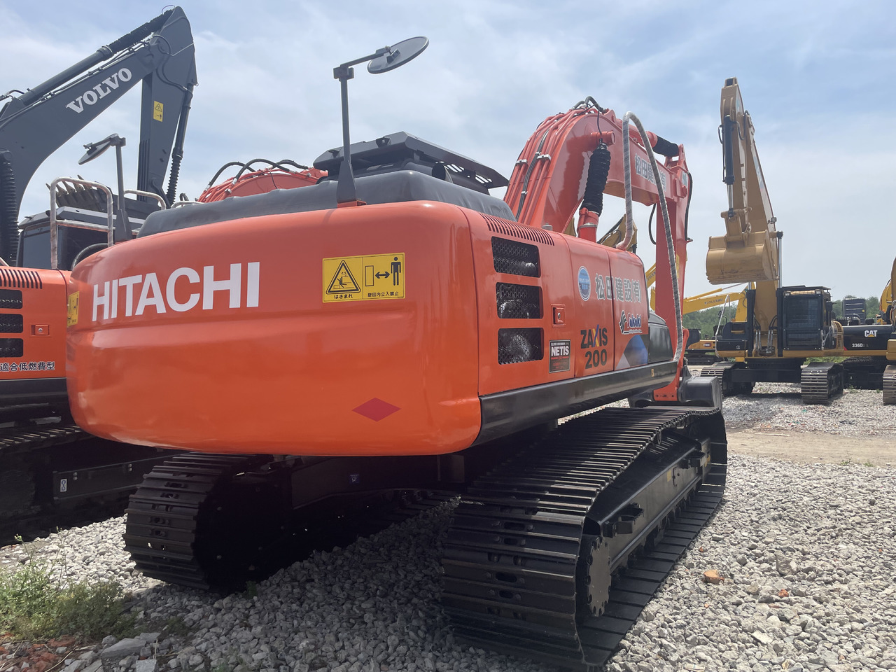 Hitachi ZX200 - Гусеничный экскаватор: фото 2 Hitachi ZX200 - Гусеничный экскаватор: фото 2