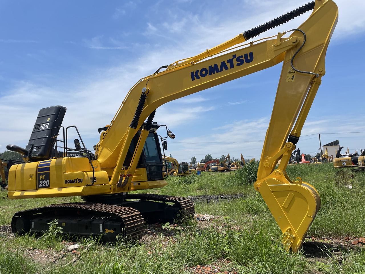 KOMATSU PC 220-8 - Гусеничный экскаватор: фото 3 KOMATSU PC 220-8 - Гусеничный экскаватор: фото 3