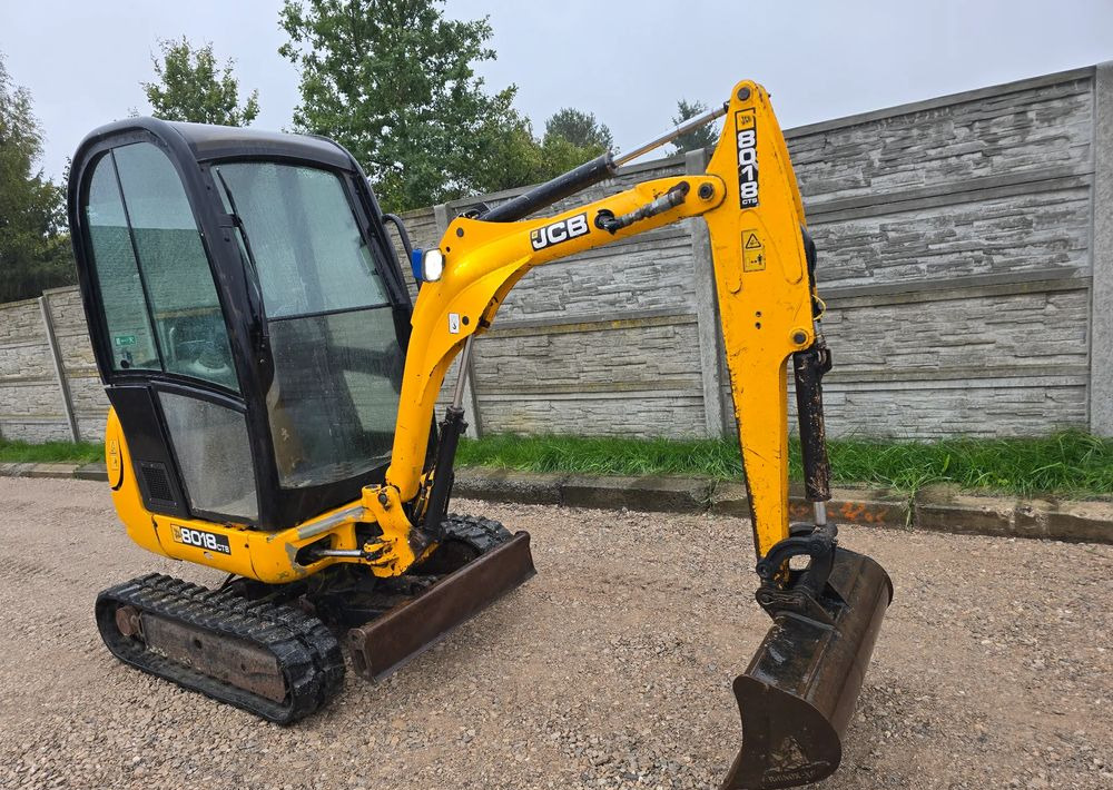 JCB - Мини-экскаватор: фото 1 JCB - Мини-экскаватор: фото 1