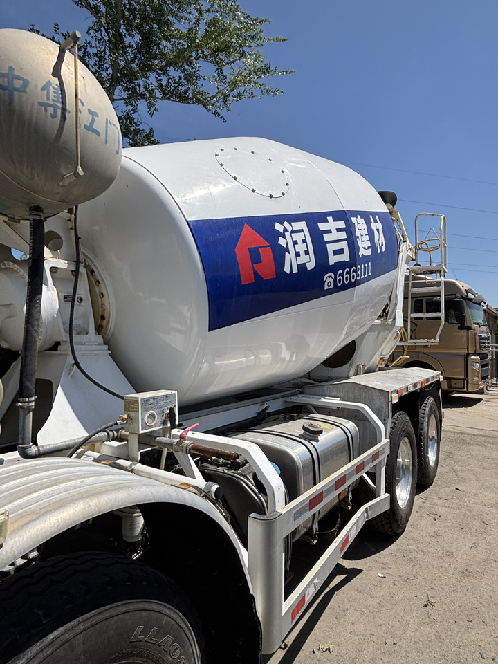 SINO TRUCK - Автобетоносмеситель: фото 2 SINO TRUCK - Автобетоносмеситель: фото 2